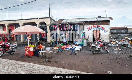 Scena di strada per Goma nella Repubblica democratica del Congo Foto Stock