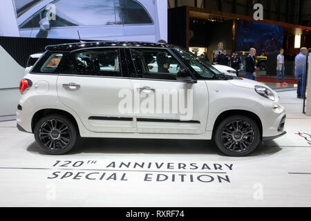 Ginevra, Svizzera - 6 Marzo 2019: centoventesimo anniversario edizione speciale Fiat 500L auto esposti all'ottantanovesimo Geneva International Motor Show. Foto Stock