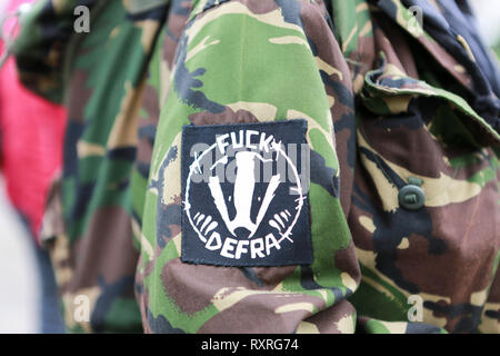 Londra, Regno Unito. 10 marzo 2019. I manifestanti si riuniscono in Piazza Cavendish prima di marciare verso Piazza del Parlamento. Da quando la legge di caccia è stata introdotta nel 2004 migliaia di volpi sono state cacciate e uccise. I sabotatori di caccia sono stati continuamente vittime di violenza e la polizia ha fatto ben poco. Penelope Barritt/Alamy Live News Foto Stock