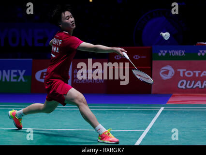 Birmingham, Regno Unito. Decimo Mar, 2019. Della Cina di Chen Yufei compete durante il singolare femminile partita finale contro Tai Tzu Ying del Taipei cinese all'All England Open Badminton Championships 2019 a Birmingham, Gran Bretagna il 10 marzo 2019. Chen Yufei ha vinto 2-0 la rivendicazione del titolo. Credito: Han Yan/Xinhua/Alamy Live News Foto Stock