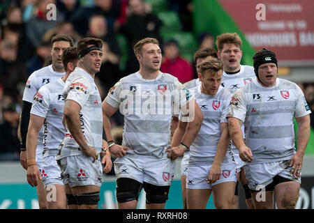 Londra, Regno Unito. 10 mar 2019. Il team di Gloucester guardare deluso durante la Premiership Gallagher match tra arlecchini e Gloucester rugby a Twickenham Stoop Domenica, 10 marzo 2019. Londra Inghilterra. (Solo uso editoriale, è richiesta una licenza per uso commerciale. Nessun uso in scommesse, giochi o un singolo giocatore/club/league pubblicazioni.) Credito: Taka G Wu/Alamy News Foto Stock