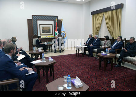 Ramallah, West Bank, Territorio palestinese. 9 Mar, 2019. Il presidente palestinese Mahmoud Abbas incontra con norvegese Ministro degli Esteri Ine Marie Eriksen Soreide, a Abbas il quartier generale in Cisgiordania città di Ramallah il 10 marzo 2019 Credit: Thaer Ganaim APA/images/ZUMA filo/Alamy Live News Foto Stock