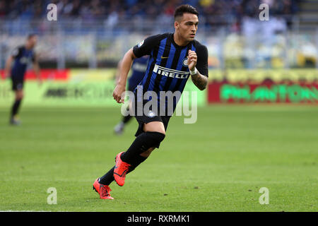 Milano, Italia. Il 10 marzo 2019. Lautaro Martinez di FC Internazionale in azione durante la Serie A match tra FC Internazionale e Spal. Credito: Marco Canoniero/Alamy Live News Foto Stock