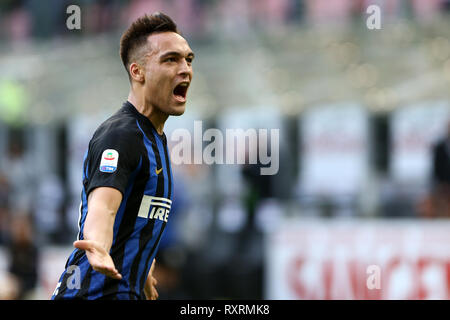 Milano, Italia. Il 10 marzo 2019. Lautaro Martinez di FC Internazionale celebra un traguardo che è stata in seguito disattivata dal VAR durante la Serie A match tra FC Internazionale e Spal. Credito: Marco Canoniero/Alamy Live News Foto Stock