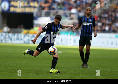 Milano, Italia. Il 10 marzo 2019. Cedric Soares di FC Internazionale in azione durante la Serie A match tra FC Internazionale e Spal. Credito: Marco Canoniero/Alamy Live News Foto Stock
