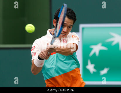 Indian Wells, California, Stati Uniti d'America. 10 marzo, 2019. Kei Nishikori (JPN) restituisce un colpo contro Adrian Mannarino (FRA) durante il 2019 BNP Paribas Open a Indian Wells Tennis Garden di Indian Wells, California. Charles Baus/CSM Foto Stock