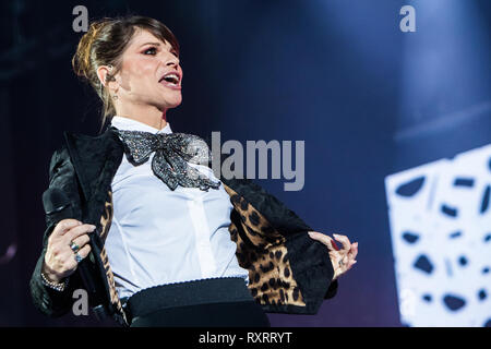 Milano, Italia. Decimo Mar, 2019. Il pop italiano/cantante soul Alessandra Amoroso esibirsi dal vivo sul palco al Mediolanum Forum durante il '10 Tour 2019' Credit: Rodolfo Sassano/Alamy Live News Foto Stock