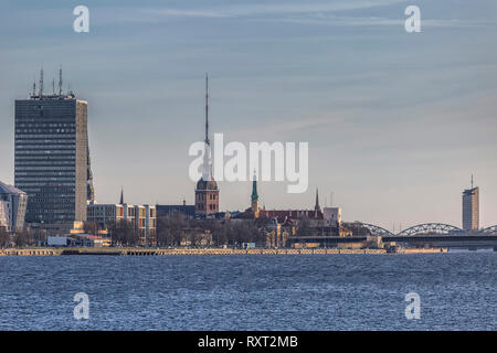 La Lettonia, Riga, tipo di Old Riga sul lato sinistro del fiume. Foto Stock