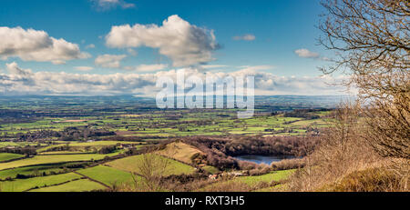 Vista panoramica dalla cima di Sutton Banca verso il lago Gormire, Hambleton Hills, North Yorkshire, Regno Unito. Foto Stock