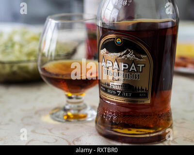 Bottiglia del famoso cognac armeno Ararat Offerte, 7 anni Foto Stock