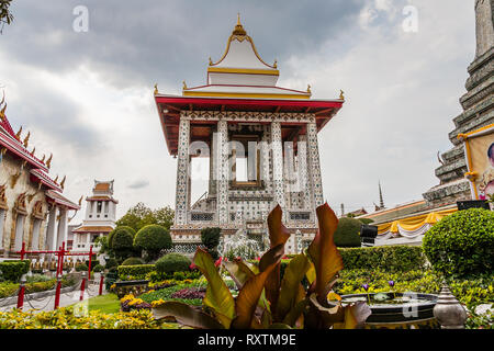 Uno dei padiglioni in Wat Arun (il tempio dell'alba), Bangkok Foto Stock