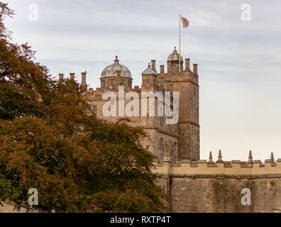 BOLSOVER, Regno Unito - 7° ottobre 2018: un side shot di Bolsover Castle Foto Stock