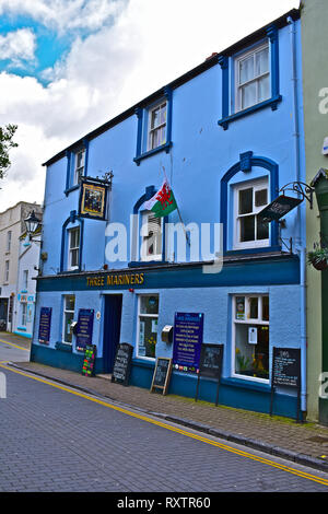 Tre marinai Public House in St George's Street,Tenby, W.Galles. Pub popolare tra la gente del posto e turisti, che serve una gamma tradizionale di ales e piatti da pub Foto Stock