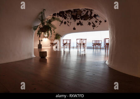 Interno della balaustra cafe progettato e disegnato da César Manrique. Mirador del Rio Lanzarote. Spagna Foto Stock