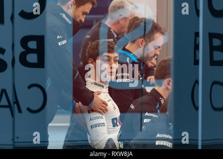 Barcellona, Spagna. Xx Febbraio, 2019 - George Russel dalla Gran Bretagna con (63) Rokit Racing Williams FW42 di debriefing durante il giorno 3 di F1 Test invernali. Foto Stock