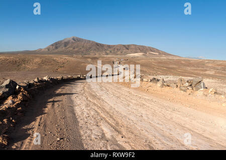 Strada nel deserto fino alla costa sud dell'isola. Lanzarote. Spagna Foto Stock