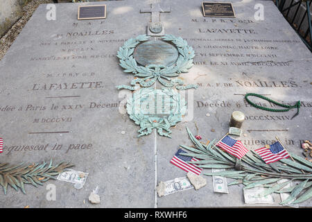 Editoriale: Parigi, ILE DE FRANCE, Francia, 04 agosto 2018 - Close up dell'ultimo luogo di riposo di generale Lafayette presso il cimitero di Picpus a Parigi Foto Stock