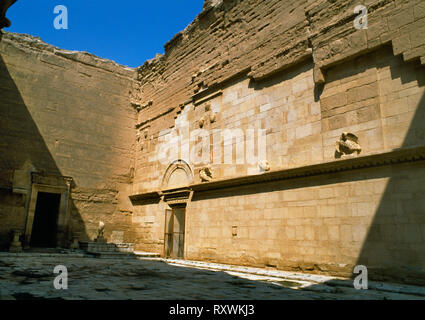 Hatra (al-Hadr), Iraq: all'interno del sud Iwan (Hall, No.12) di Iraniani stile-tempio-complesso palazzo nel recinto sacro (temenos) dell'oasi city Foto Stock