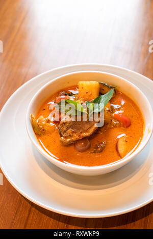 L anatra arrosto Curry rosso tailandese, cibo tradizionale Foto Stock