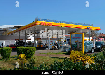 Tankstelle Shell, Hohenzollerndamm, Wilmersdorf, Berlino, Deutschland Foto Stock