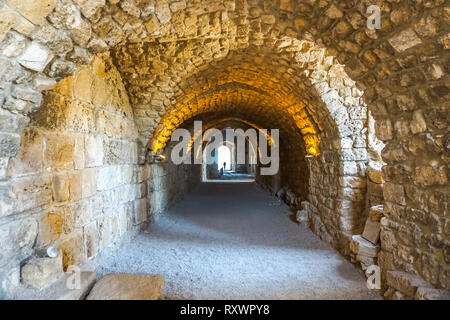 Byblos crociati cittadella passaggio principale vista di tunnel Foto Stock