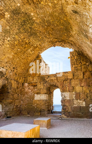 Byblos crociati cittadella arcuata di Bow Window Vista cielo Foto Stock