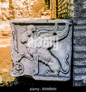 Italia Lazio Roma metropolitana - chiesa di st. Crisogono - Metropolitana di San Crisogono - dettaglio Foto Stock