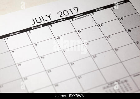 Pagina del calendario mostra il 4 luglio American Independence Day. Calendario 2019 close-up foto Foto Stock