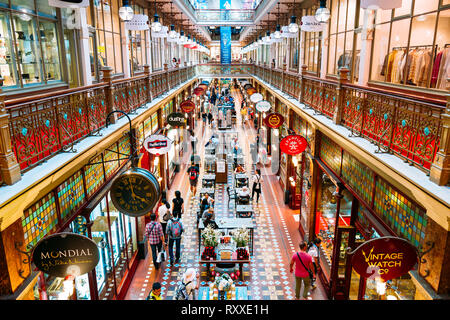 Apertura nel 1892, The Strand Arcade è stato l ultimo dei portici costruito in stile vittoriano, Sydney ed è l'unica rimasta oggi nella sua forma originale. Foto Stock