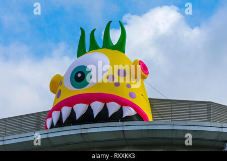 Uno dei mostri gonfiabili installato per l'Halloween nella Città evento, Arndale Centre, Manchester, Inghilterra, Regno Unito Foto Stock