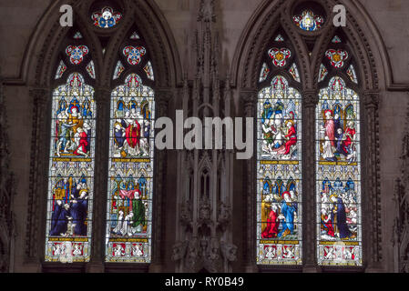 Downside Abbey Church Windows Mozaic, Somerset, Regno Unito Foto Stock