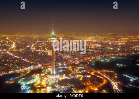 Torre Milad di notte a Tehran, Iran, adottata nel gennaio 2019 prese in hdr Foto Stock