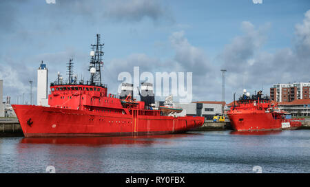 Alimentazione olio di navi nel porto di Esbjerg in Danimarca Foto Stock