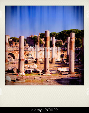 Polaroid fotografia delle rovine della Basilica Ulpia in Roma, Italia Foto Stock