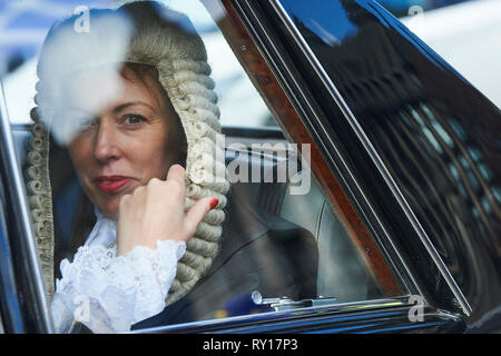 Londra, Regno Unito. Undicesimo Mar, 2019. Undicesimo Marzo 2019. Di recente nominato Queens consigli, sete, presso il Palazzo di Westminster, a seguito della cerimonia di giuramento nella cerimonia a Londra, Inghilterra. QC lasciando Westminster in auto, Credito: Thomas Bowles/Alamy Live News Foto Stock