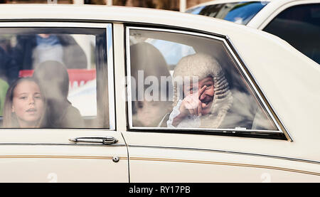 Londra, Regno Unito. Undicesimo Mar, 2019. Undicesimo Marzo 2019. Di recente nominato Queens consigli, sete, presso il Palazzo di Westminster, a seguito della cerimonia di giuramento nella cerimonia a Londra, Inghilterra. QC lasciando Westminster in auto, Credito: Thomas Bowles/Alamy Live News Foto Stock