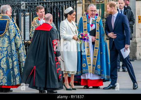 L'Abbazia di Westminster, Londra, Regno Unito. Undicesimo Mar, 2019.Il Duca e la Duchessa di Sussex lasciare - un servizio di celebrazione del settantesimo anniversario del Commonwealth moderno a Westminster Abbey. Credito: Guy Bell/Alamy Live News Foto Stock