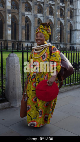 Londra, Regno Unito. Undicesimo Mar, 2019. Una donna partecipante del Commonwealth giorno di servizio nella Westminster Abbey, questo pomeriggio. Credito: Joe/Alamy Live News Foto Stock