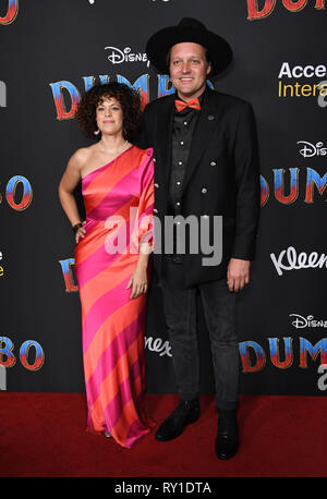 Hollywood, California, USA. Undicesimo Mar, 2019. 11 Marzo 2019 - Hollywood, California - Regine Chassagne, Win Butler. ''Dumbone'' Los Angeles Premiere detenute a Ray Dolby sala da ballo. Photo credit: Birdie Thompson/AdMedia Credito: Birdie Thompson/AdMedia/ZUMA filo/Alamy Live News Foto Stock