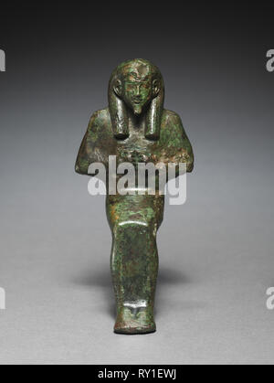 Statuetta di assiso Dio, probabilmente Osiride-lah, 664-525 A.C. Egitto, tardo periodo, Dynasty 26 o versione successiva. In bronzo, in ghisa solido; complessivo: 15,7 x 7 x 8 cm (6 3/16 x 2 3/4 x 3 1/8 in