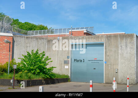 Pforte 3, Jugendstrafanstalt, Justizvollzugsanstalt Ploetzensee, Friedrich-Olbricht-Damm, Charlottenburg di Berlino, Deutschland, Plötzensee Foto Stock