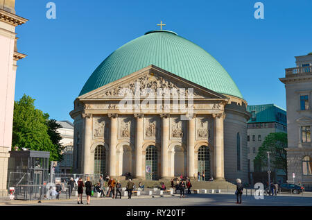 San-Hedwigs-Kathedrale, Bebelplatz, nel quartiere Mitte di Berlino, Deutschland Foto Stock