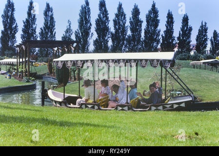 Magic Mill acqua ride,Thorpe Park Surrey, Inghilterra, Regno Unito. Circa ottanta Foto Stock