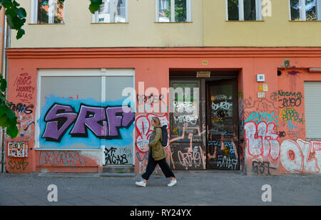 Graffiti, Wiener Strasse, Kreuzberg di Berlino, Deutschland Foto Stock