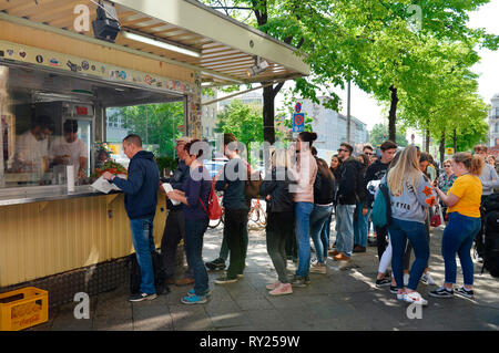 Mustafa's Gemuese Kebap, Mehringdamm, Kreuzberg di Berlino, Deutschland, Mustafas Gemuesekebap, Gem³sekebap Foto Stock