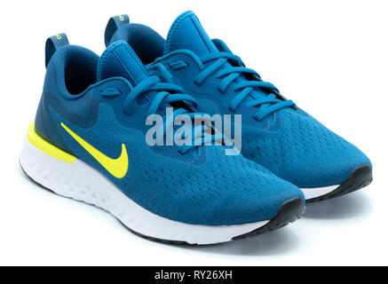 Blu odissea Nike reagiscono scarpe running ritagliare isolati su sfondo bianco Foto Stock