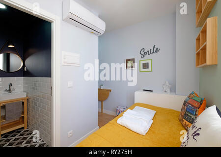 Aria condizionata piccolo appartamento studio con bagno en-suite Foto Stock