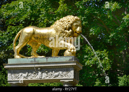Loewenfontaene, Schloss Glienicke, Koenigstrasse, Wannsee, Zehlendorf, Berlino, Deutschland, Löwenfontäne, Königstrasse Foto Stock