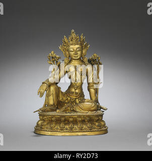 Seduto Guanyin, c. 1450. Cina, dinastia Ming (1368-1644). In bronzo dorato; complessivo: 22,1 x 16,7 cm (8 11/16 x 6 9/16 in Foto Stock