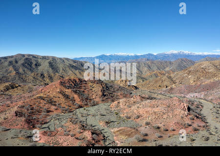 Montagne lungo la Dasht-e deserto Lut in Iran, adottata nel gennaio 2019. prese in hdr Foto Stock